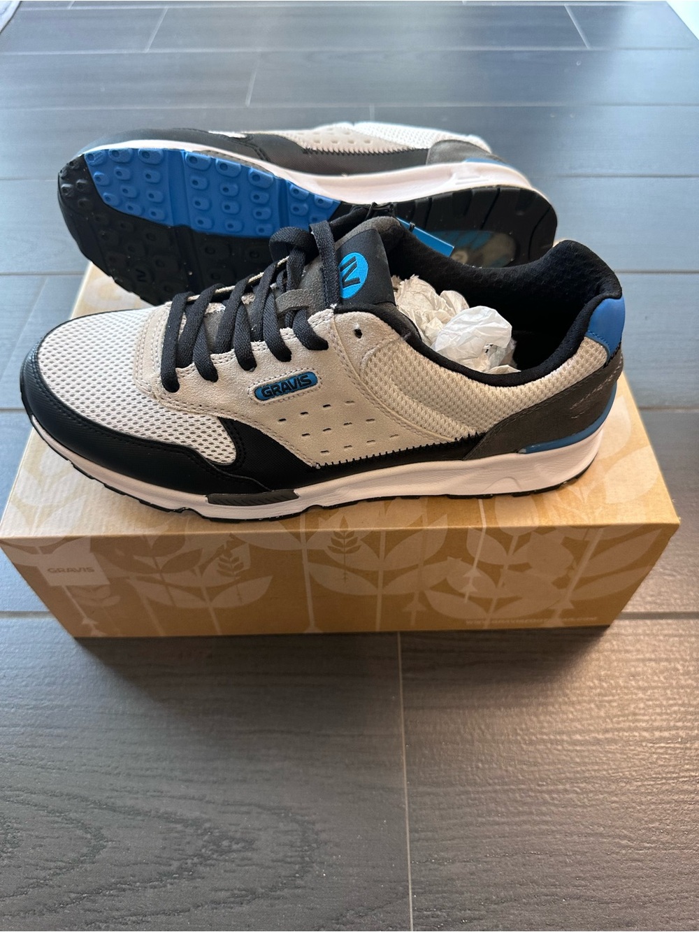Gravis Men's Mesh Low-Top Sneakers in Off White, Black & Blue